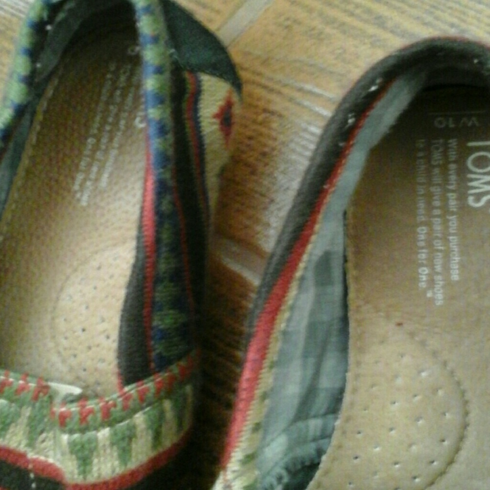 Toms - Picture 2 of 4